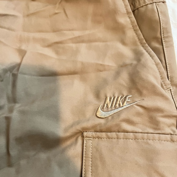 Tan Nike men’s drawstring cargo windbreaker pants - Picture 5 of 6